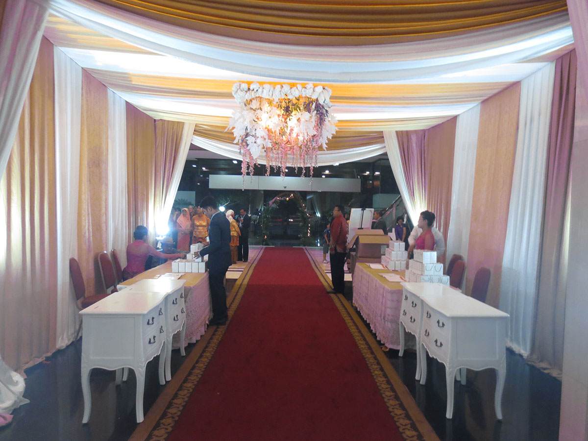 Meja Tamu